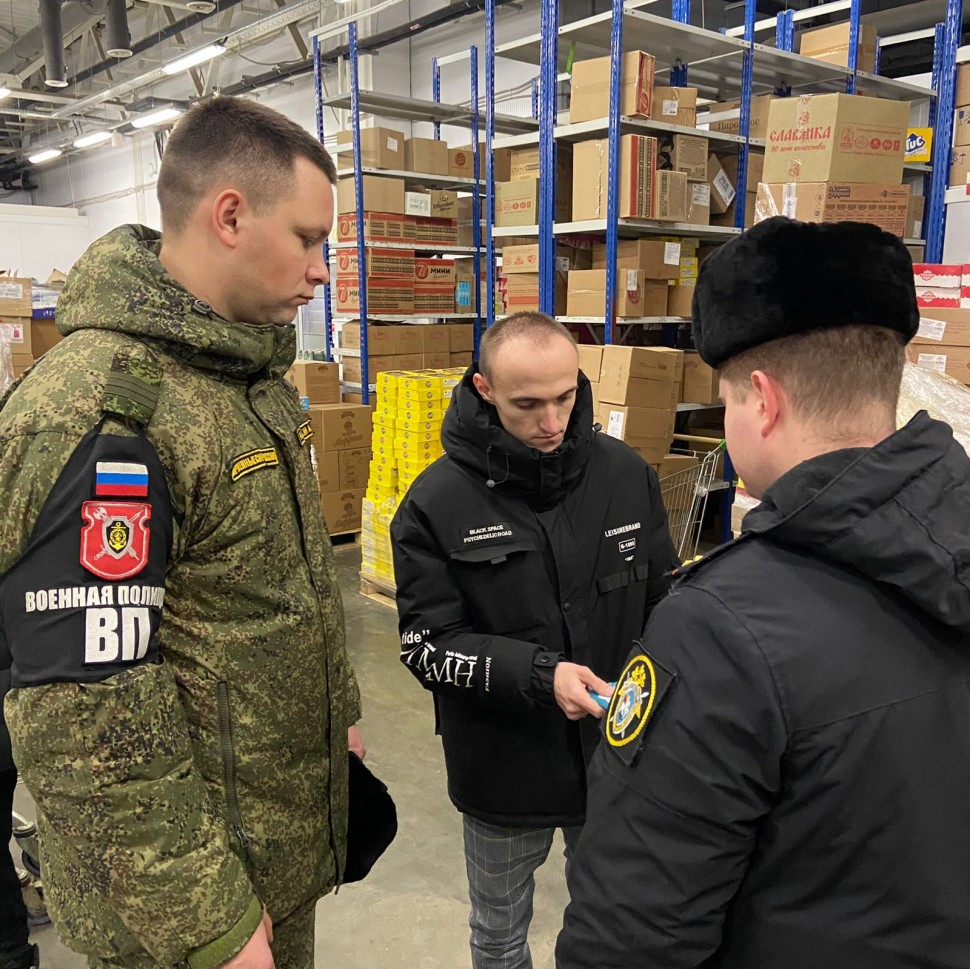 В Северодвинске новоиспечённым гражданам РФ вручают повестки в военкомат 